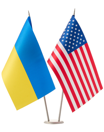 Прапори України та США на подвійній металевій стійці - Зображення №1