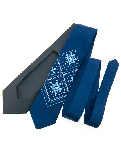Embroidered tie Mudroliub made of dark blue satin - Image #3