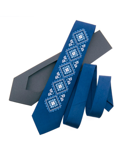 Embroidered tie Hromovyk made of dark blue satin - Image #3