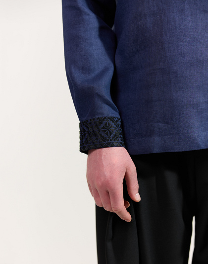 Синя чоловіча вишиванка Легенда із чорним візерунком - Зображення №6