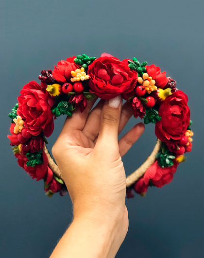 Handmade medium wreath (assorted) - Image #1