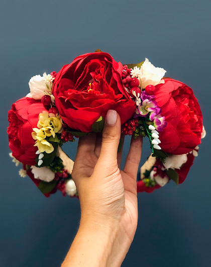 Wreath with lush red flowers - Image #1